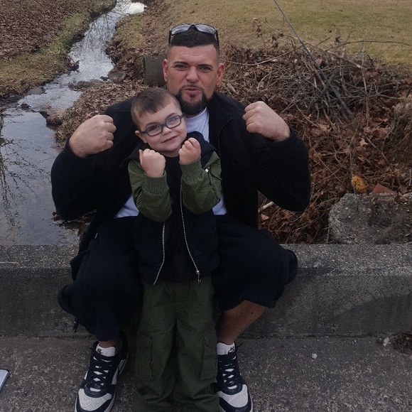 Meet your Posher, Aaron - Picture 2 of 3